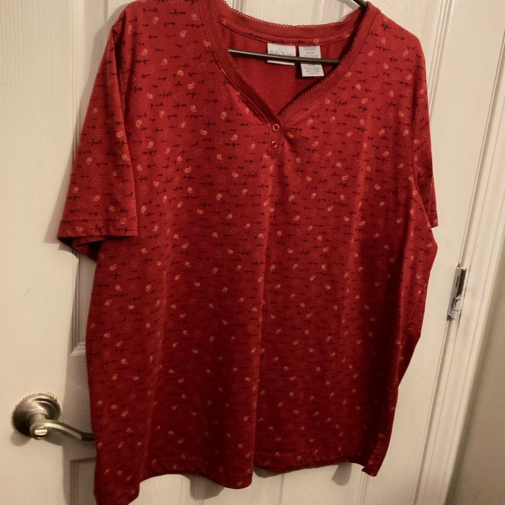 22/24 Bobbie Brooks Red Short Sleeve Tee with Pattern